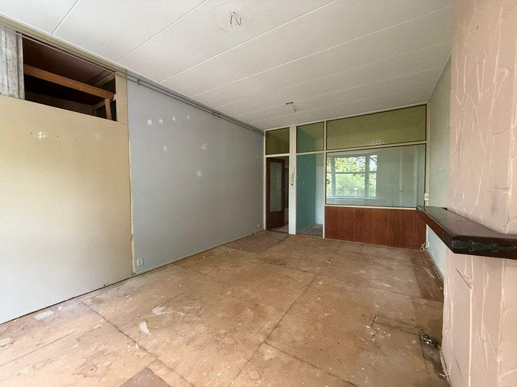 Image 2 of 11