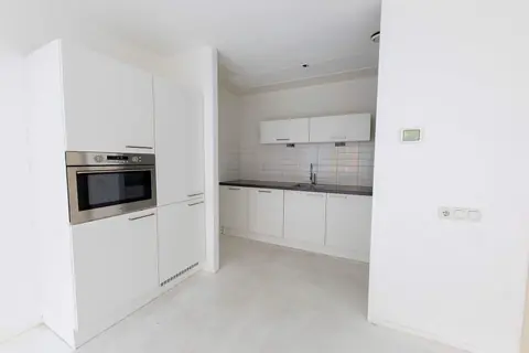 Apartment Louise Henriettestraat 65, Den Haag