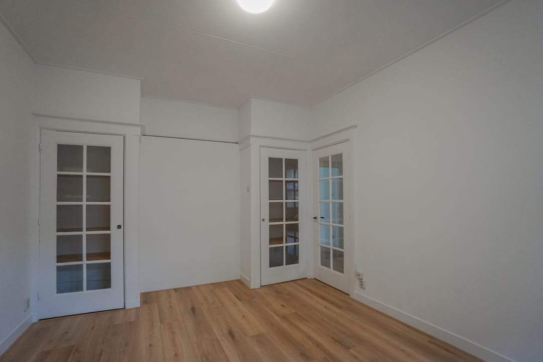 Image 2 of 10