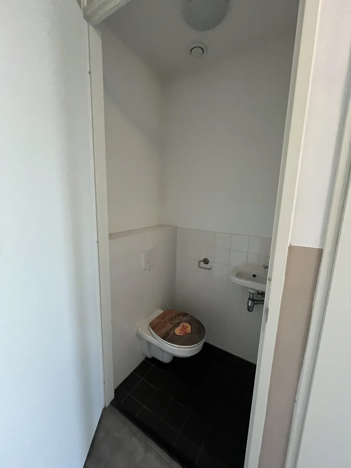 Image 6 of 9