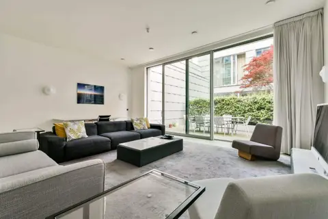 Luxe Gelijkvloers Appartement Valkenburgerstraat, Amsterdam - Te Huur