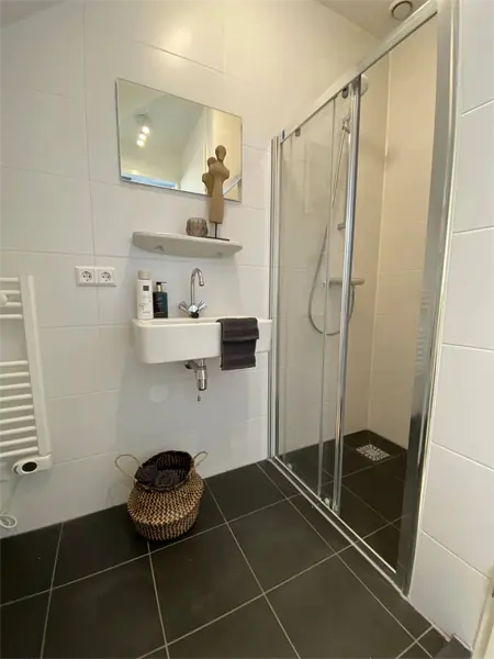 Image 4 of 10