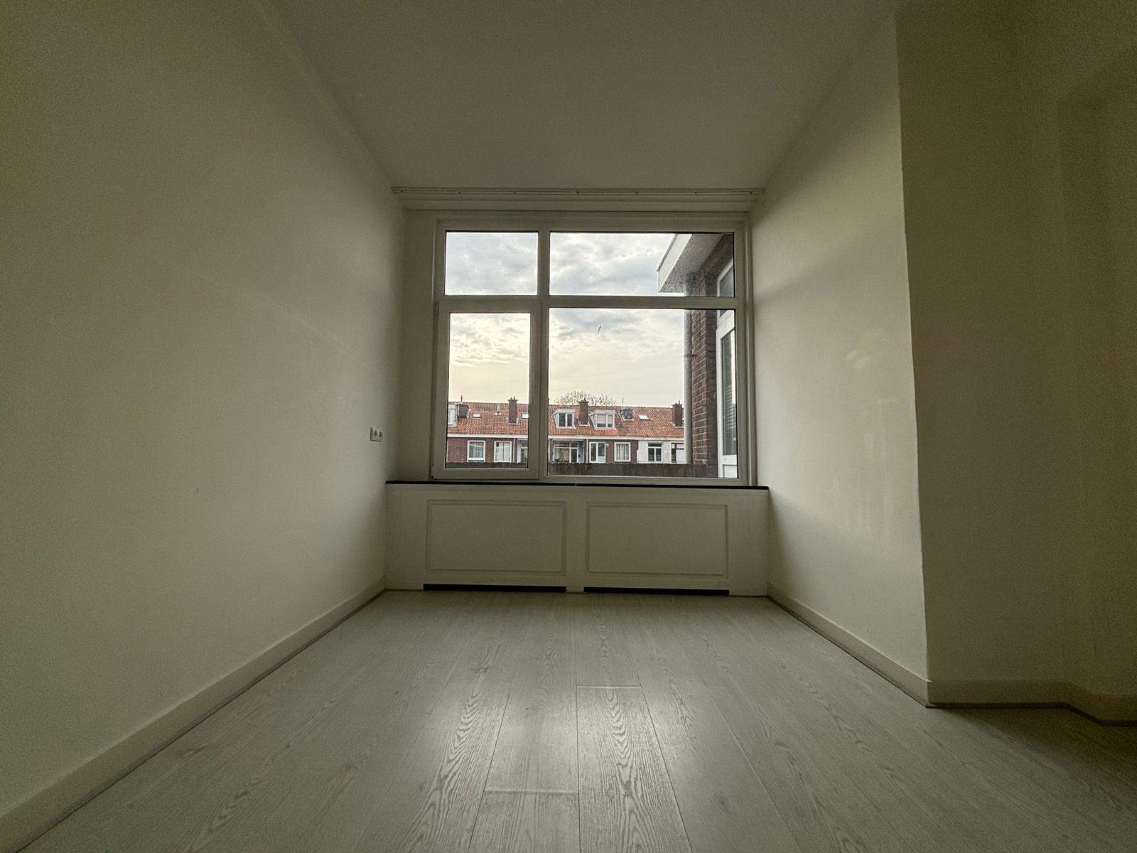 Image 4 of 18