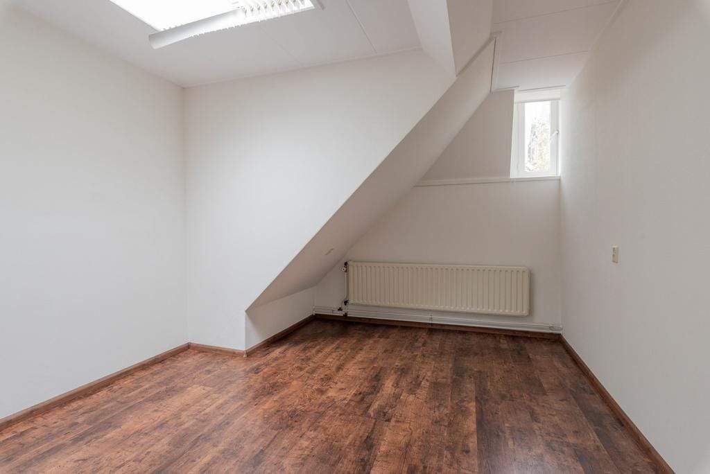Image 19 of 32