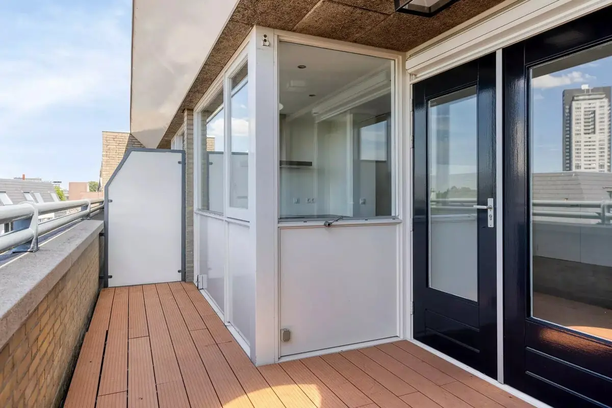 Image 19 of 27