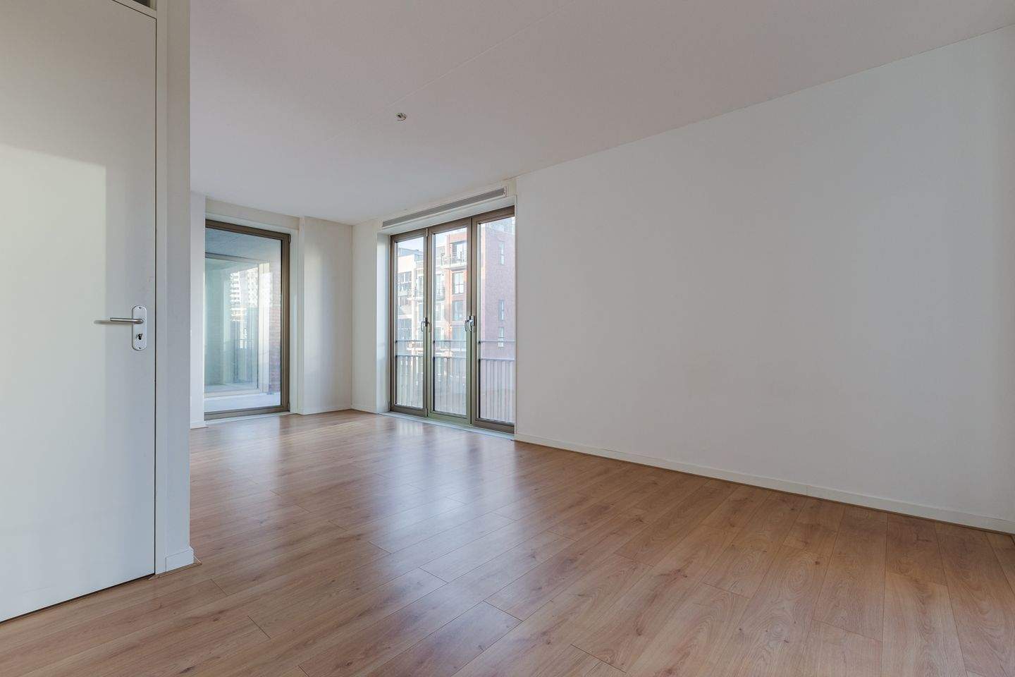 Image 4 of 6