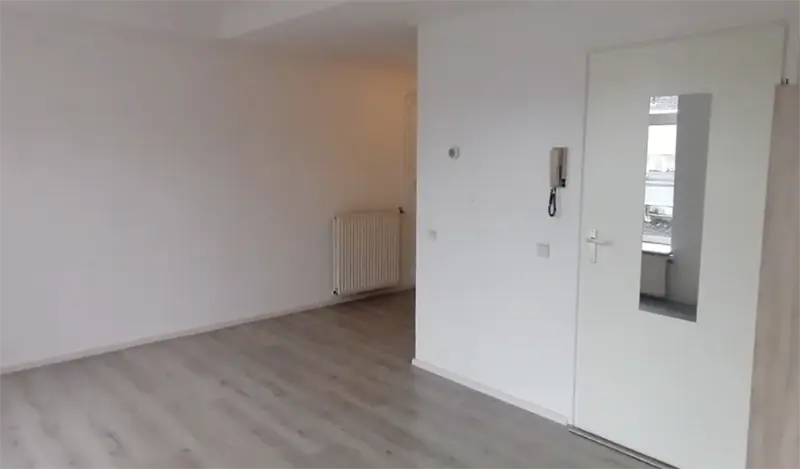 Image 3 of 6