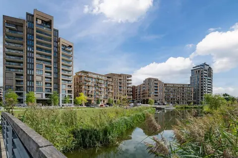 3-Kamer Appartement met Balkon aan de Jan Wolkerslaan, Holland Park, Diemen - Te Huur