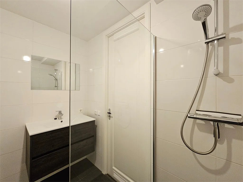 Image 5 of 6