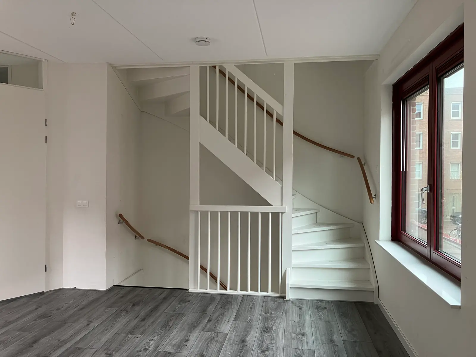 Image 10 of 28