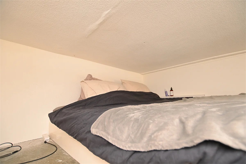 Image 11 of 14