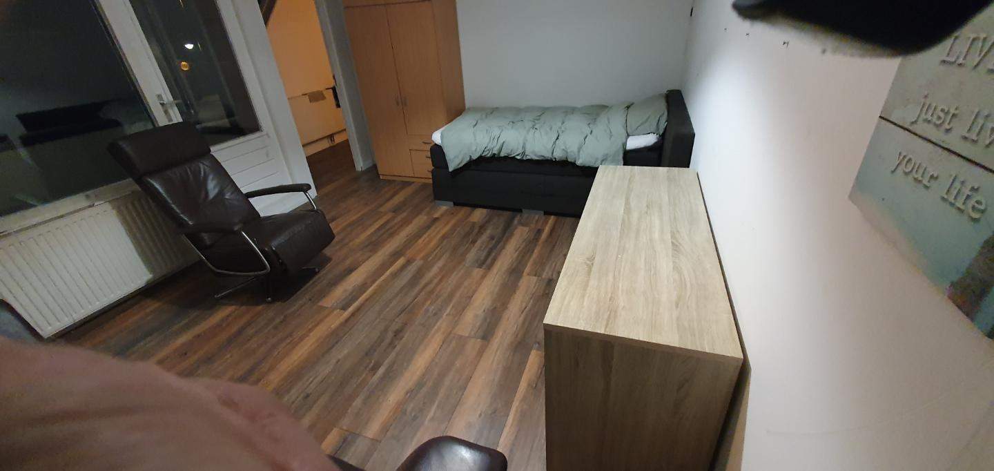 Image 2 of 8