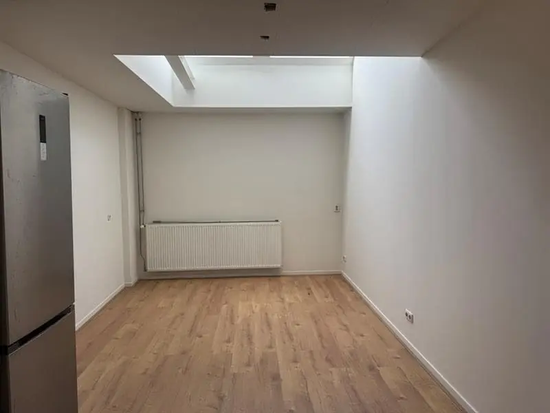 Image 2 of 9