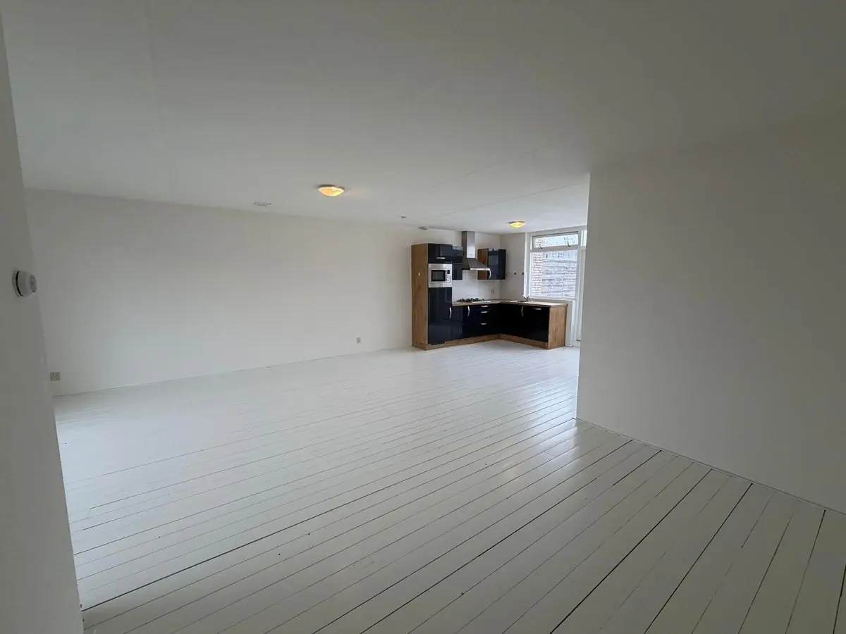 Image 10 of 25