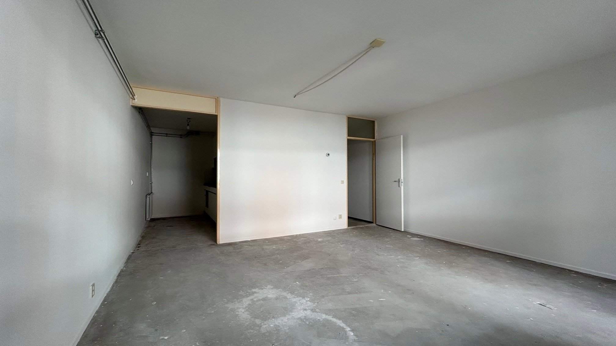 Image 11 of 27