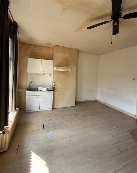 Image 2 of 6