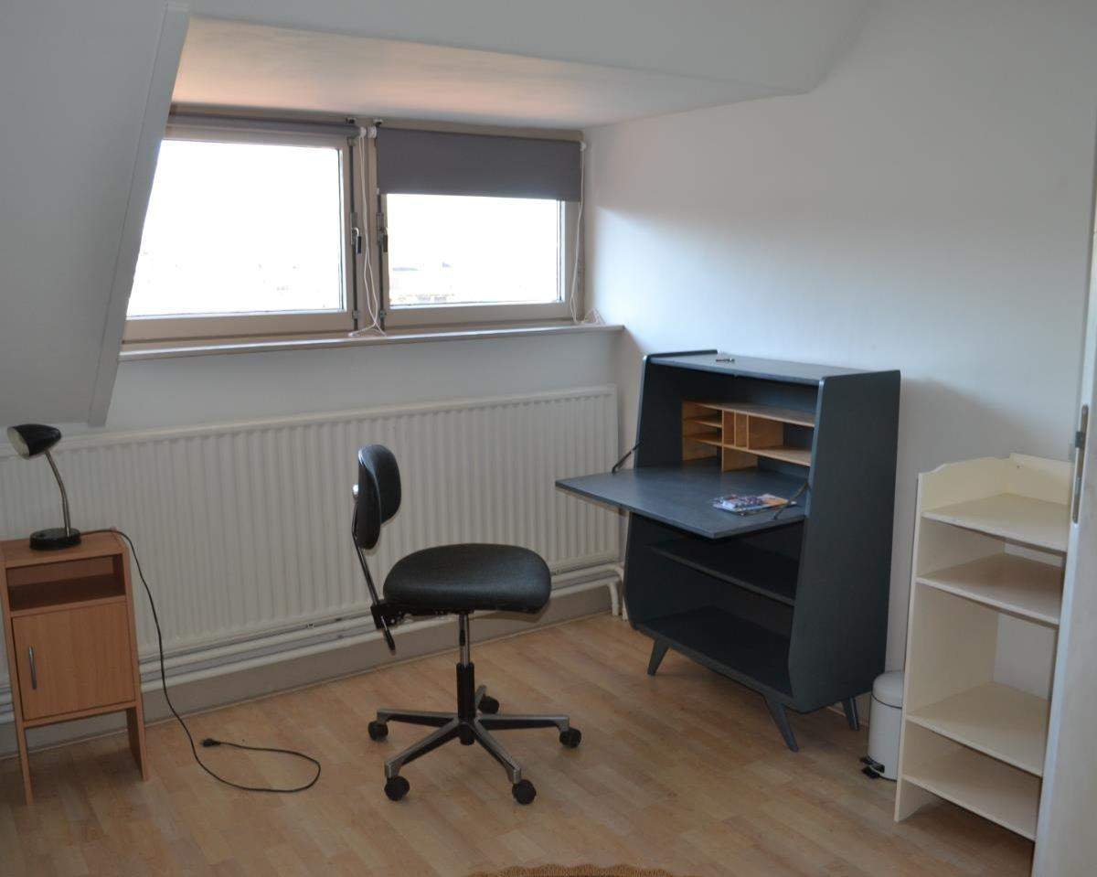 Image 2 of 7