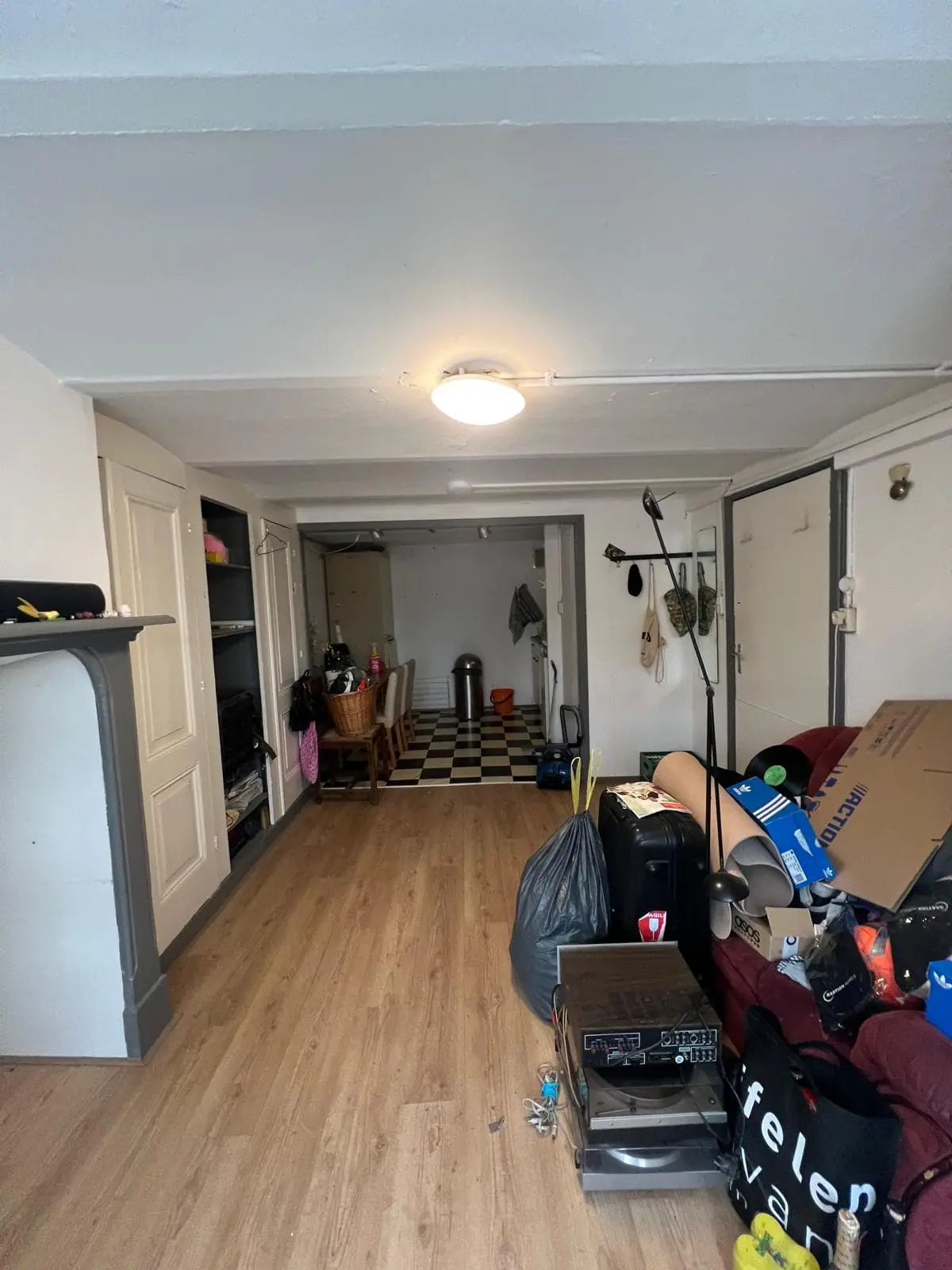 Image 2 of 6