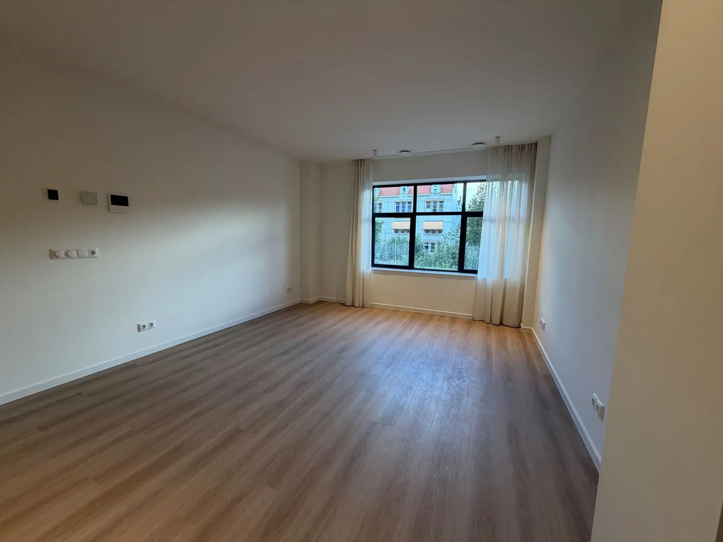 Image 4 of 24