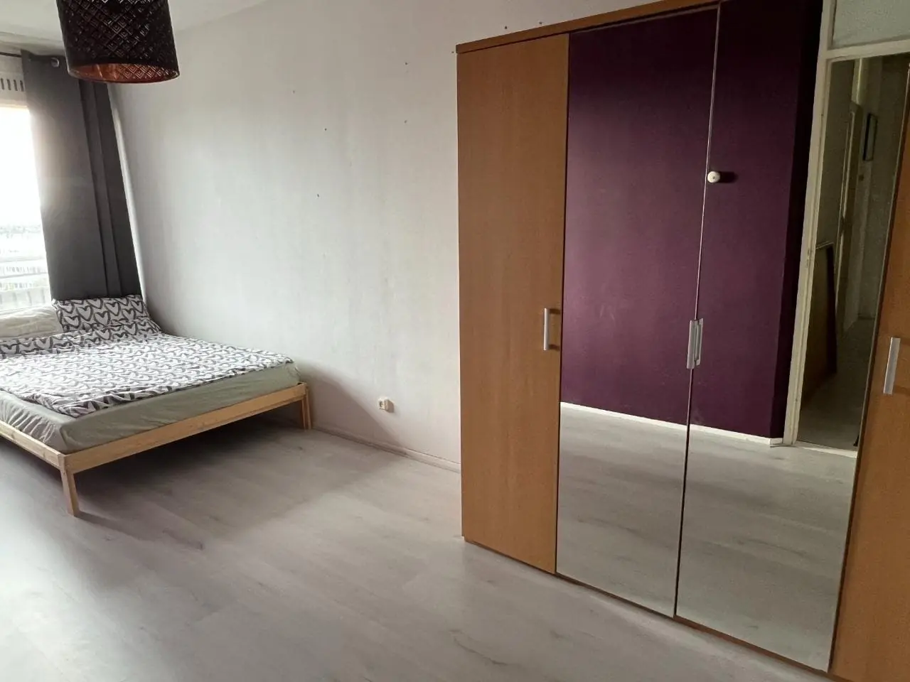 Image 4 of 6