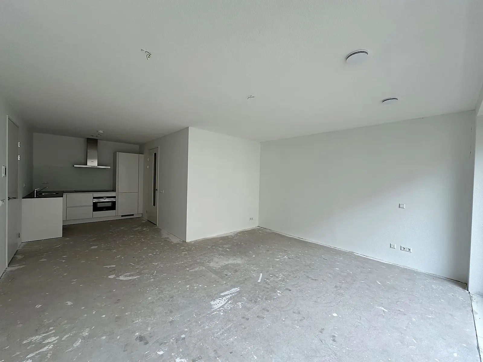 Image 4 of 8