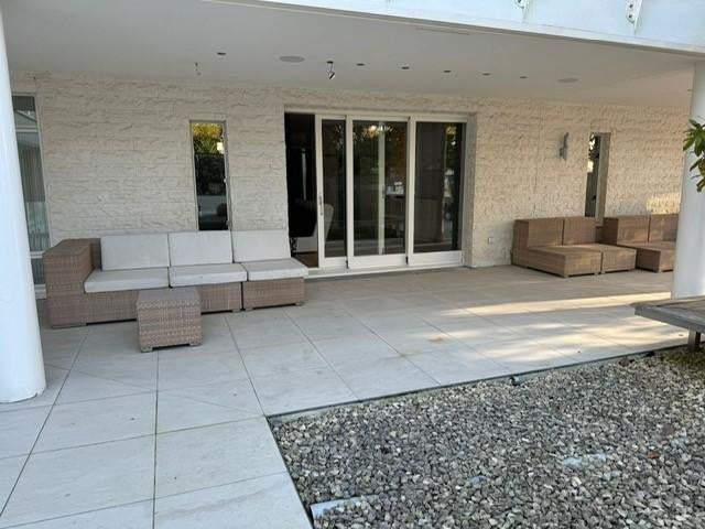 Image 2 of 21