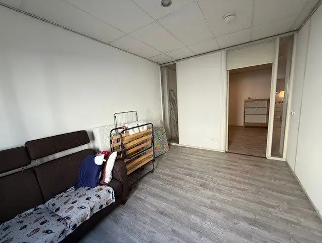 Image 3 of 6