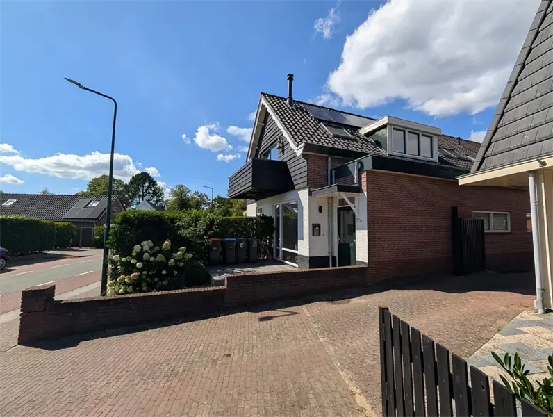 Image 2 of 30