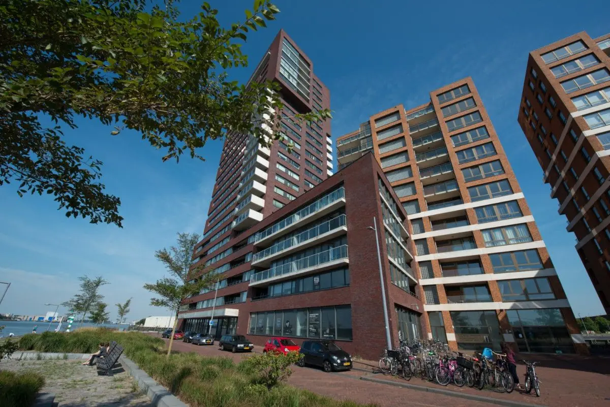 Appartement d'angle avec deux chambres Lloydkade 717, Rotterdam - À louer