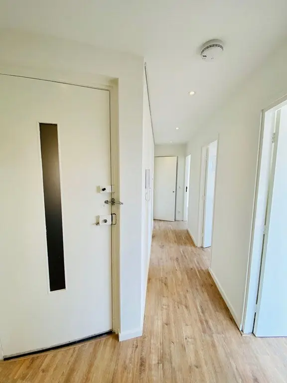 Image 7 of 17