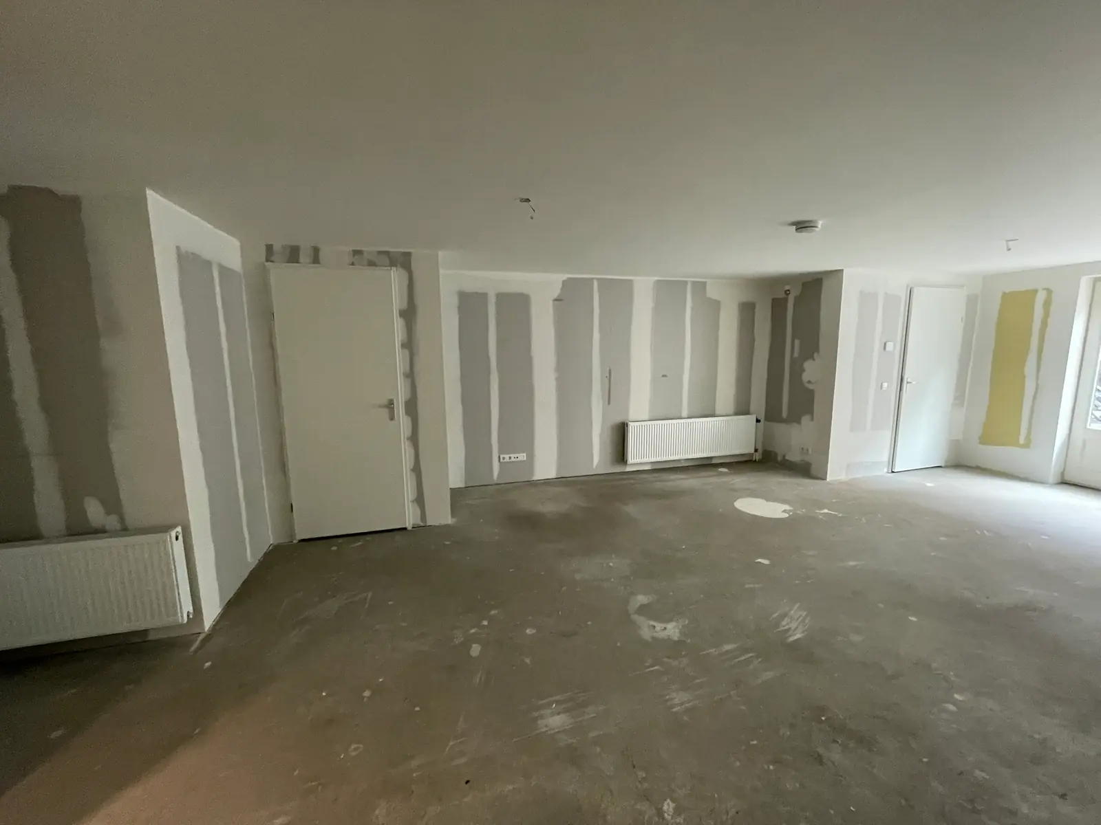 Image 4 of 16