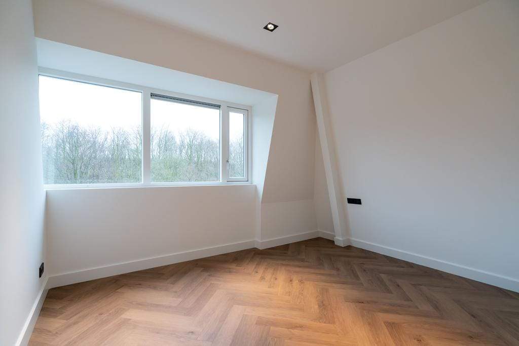 Image 24 of 27