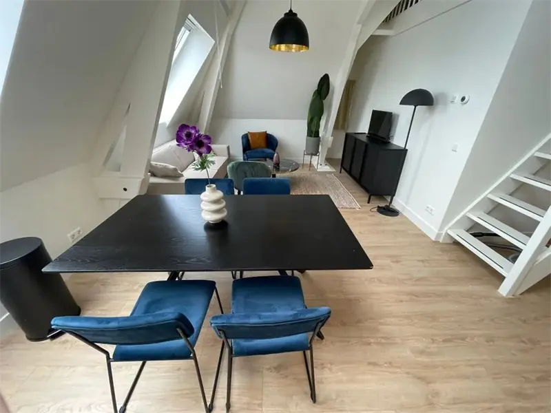 Image 2 of 8