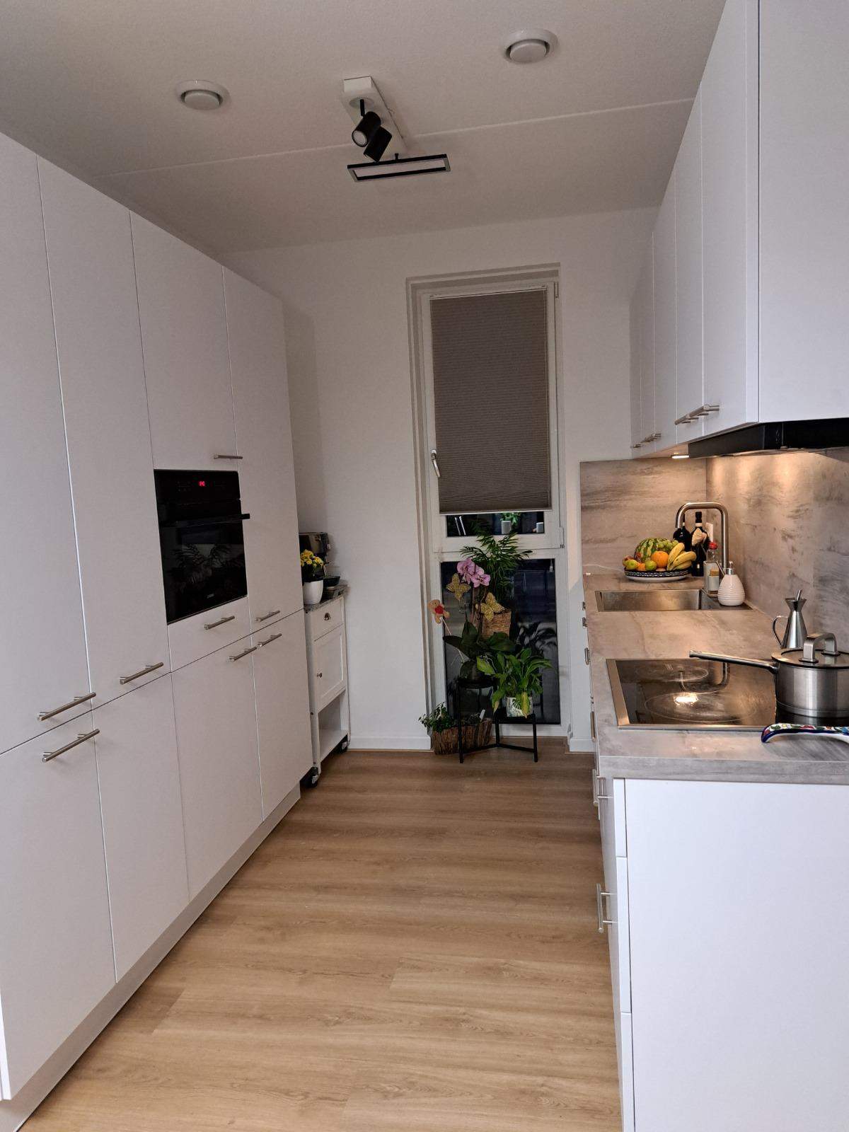 Image 2 of 10