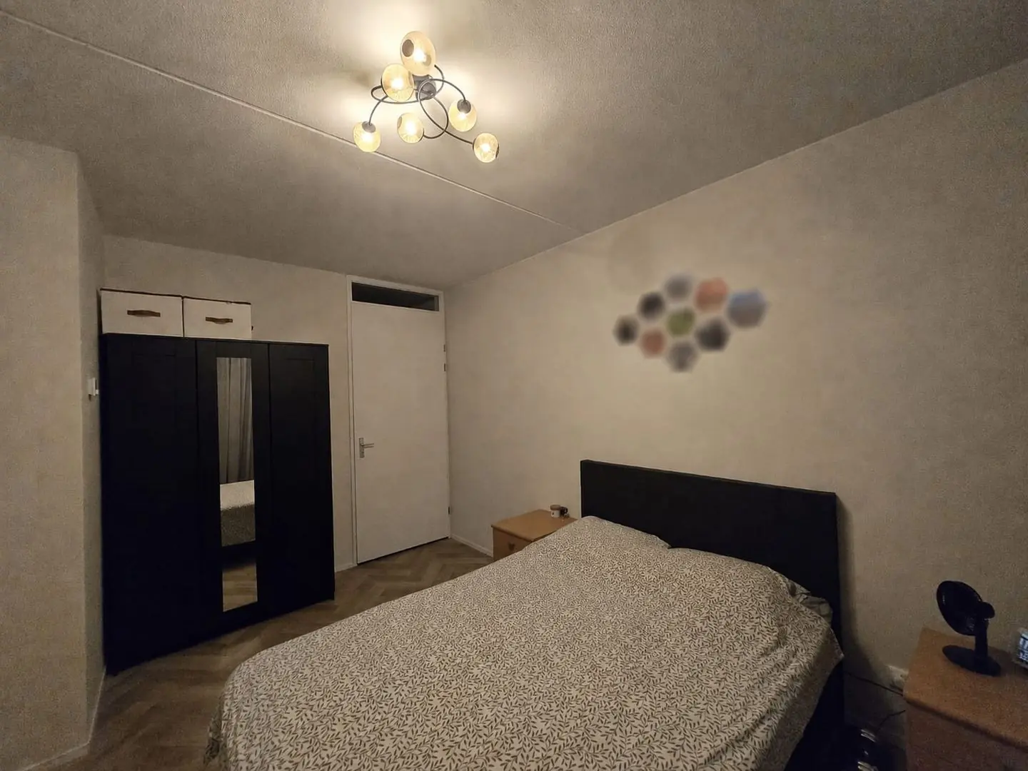 Image 4 of 6