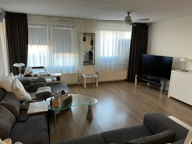 Image 4 of 10