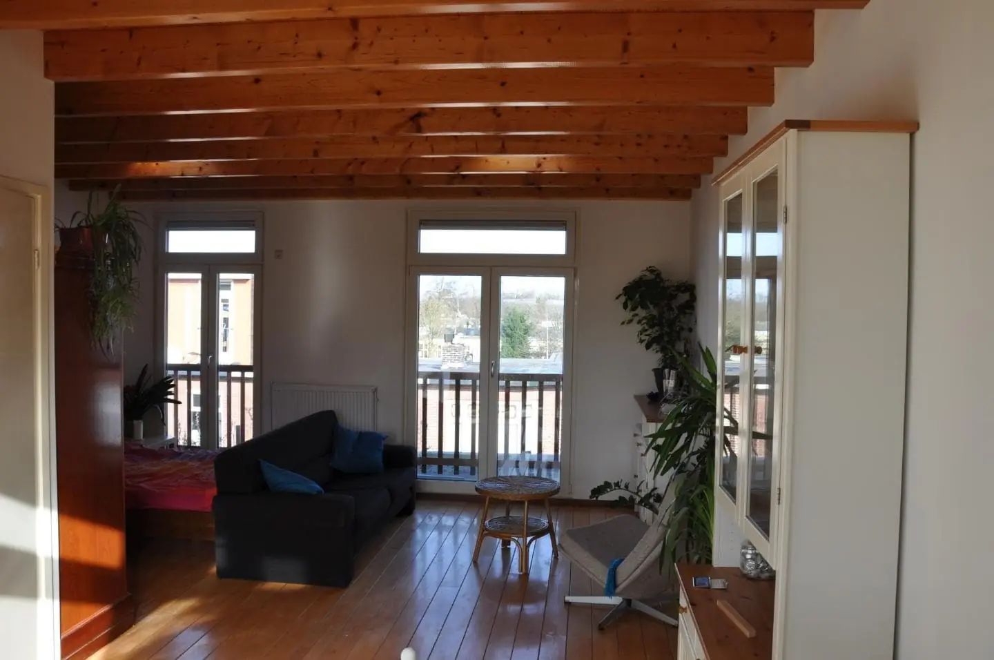 Image 2 of 7