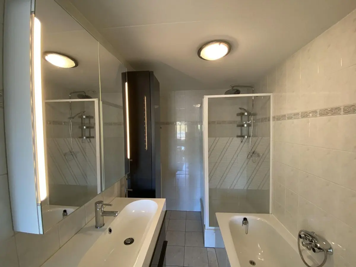 Image 21 of 25