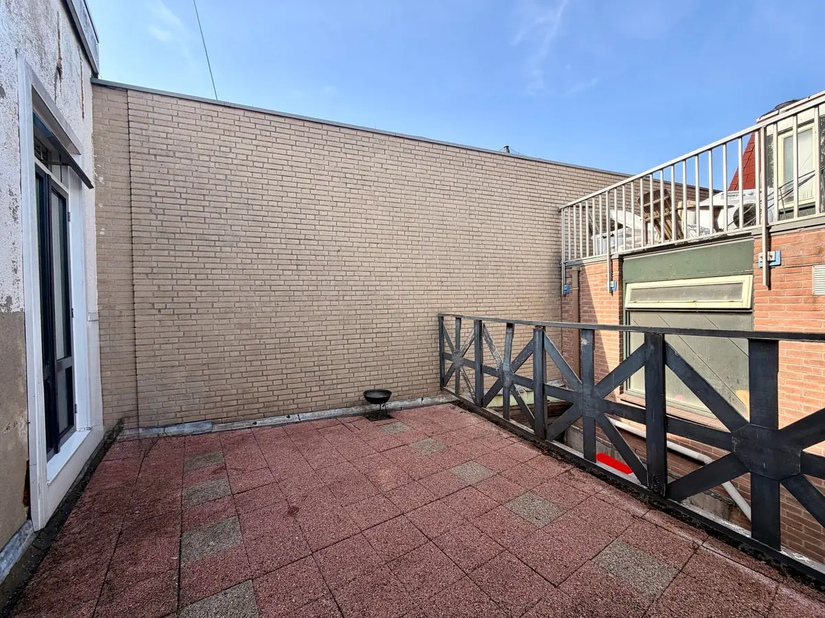 Image 10 of 16