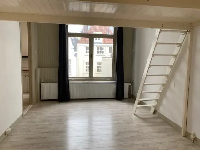 Image 3 of 5
