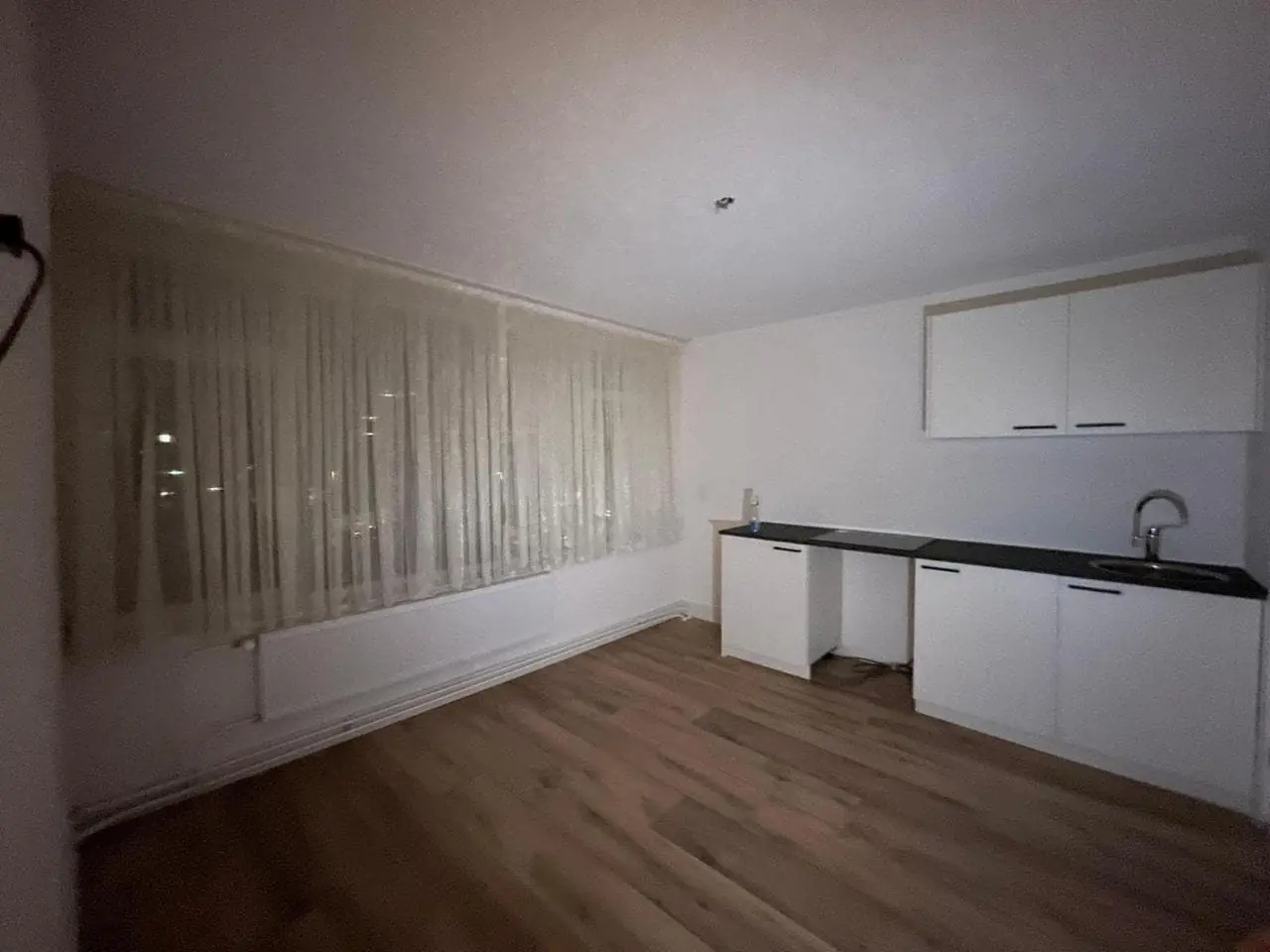 Image 4 of 9