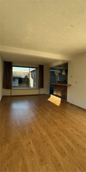 Image 2 of 6