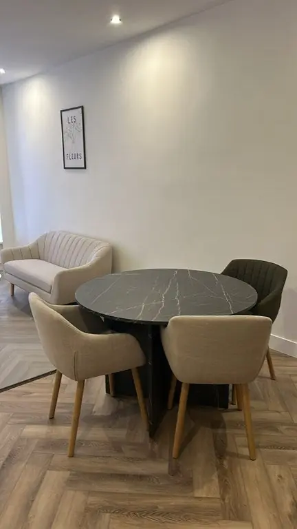 Image 3 of 3