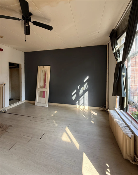 Image 3 of 6