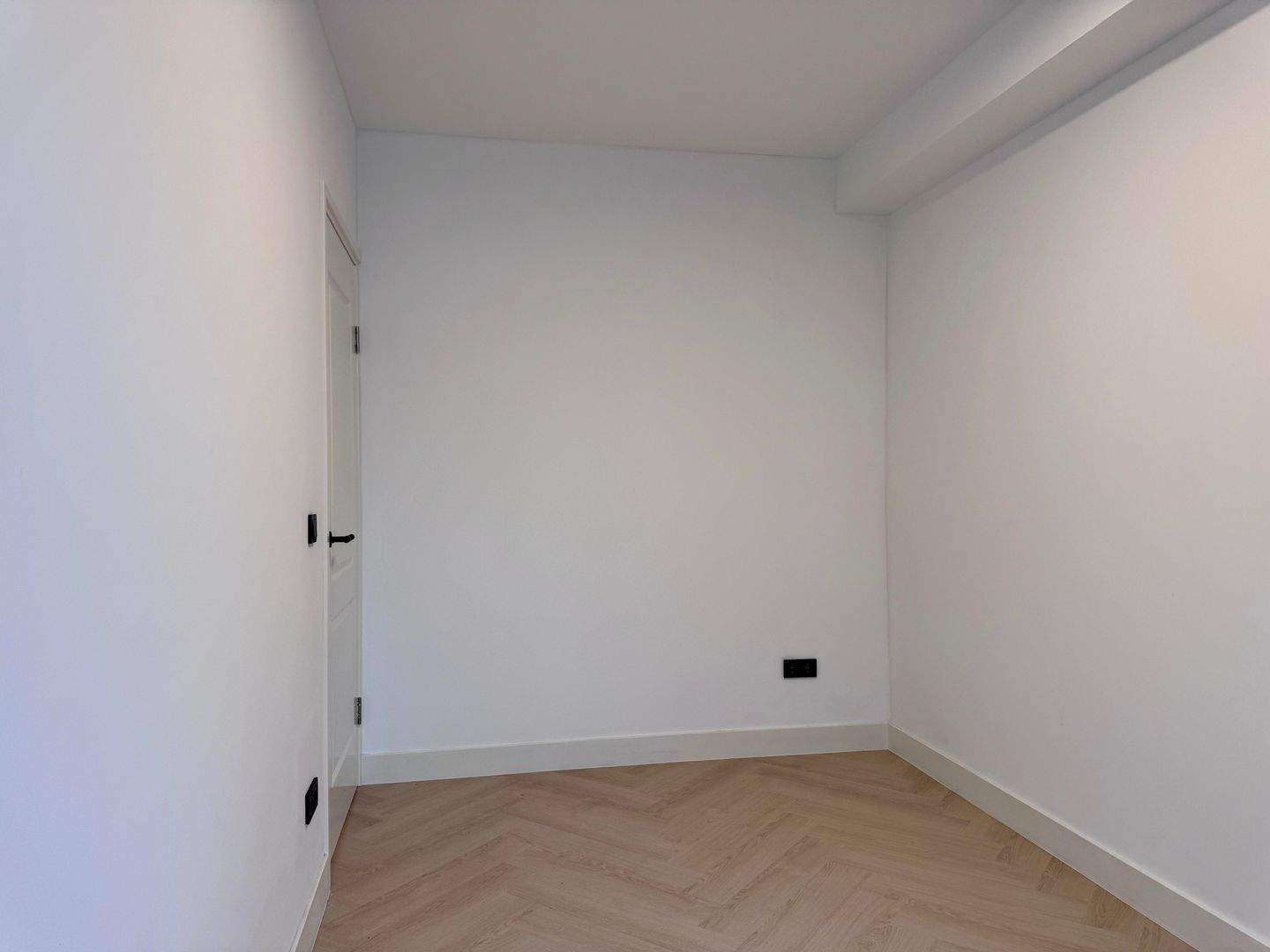 Image 19 of 28