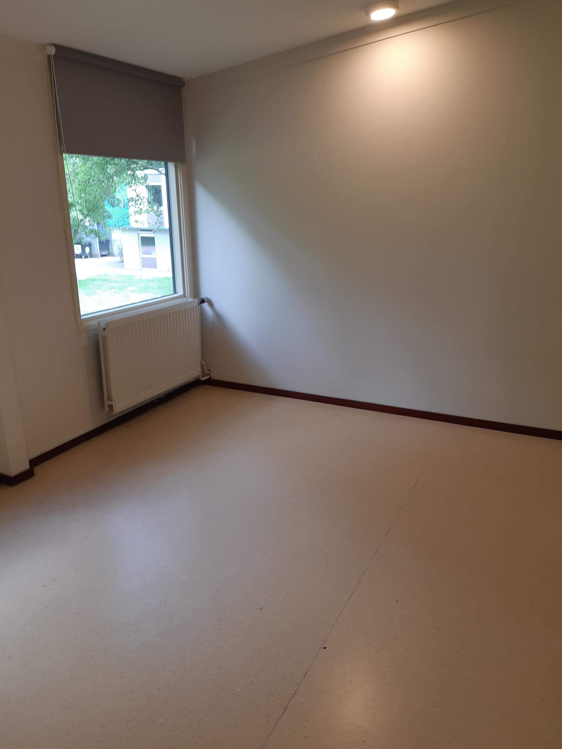 Image 3 of 4