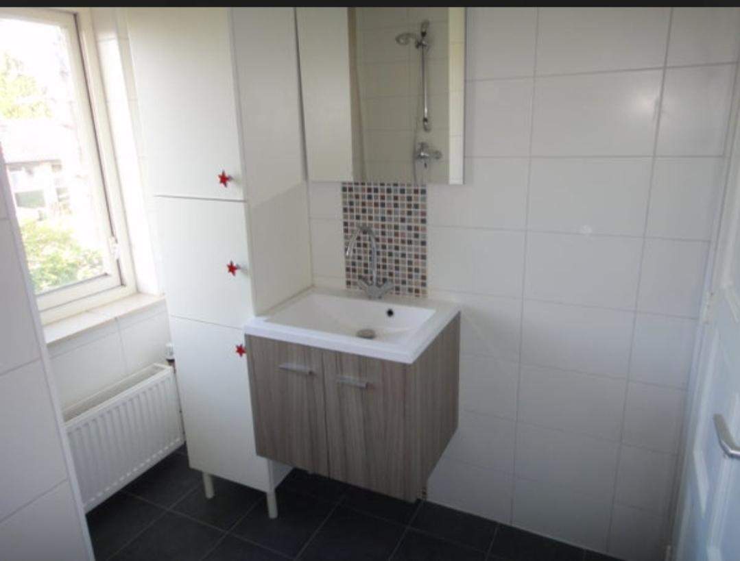 Image 2 of 10