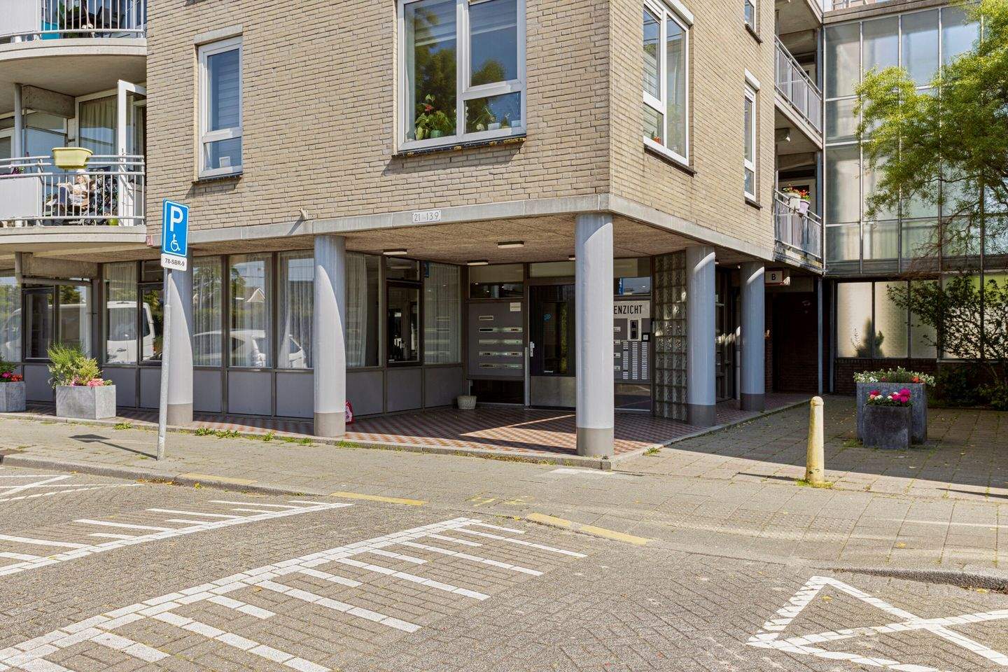 Afbeelding 2 van 12