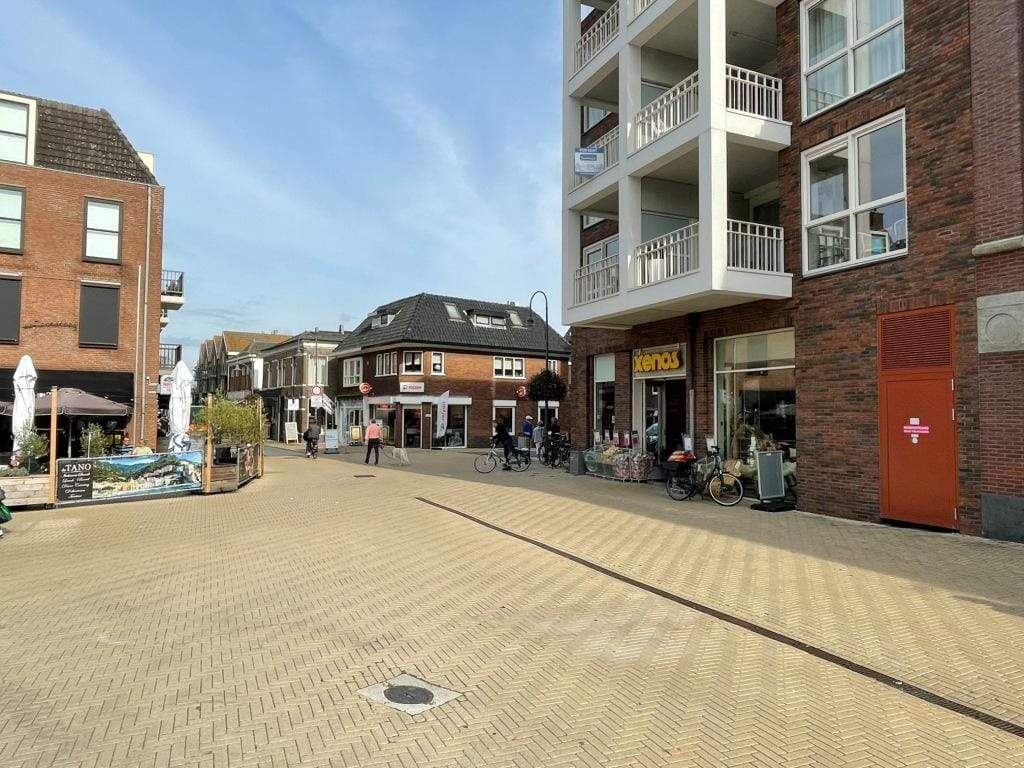 Bild 2 von 12