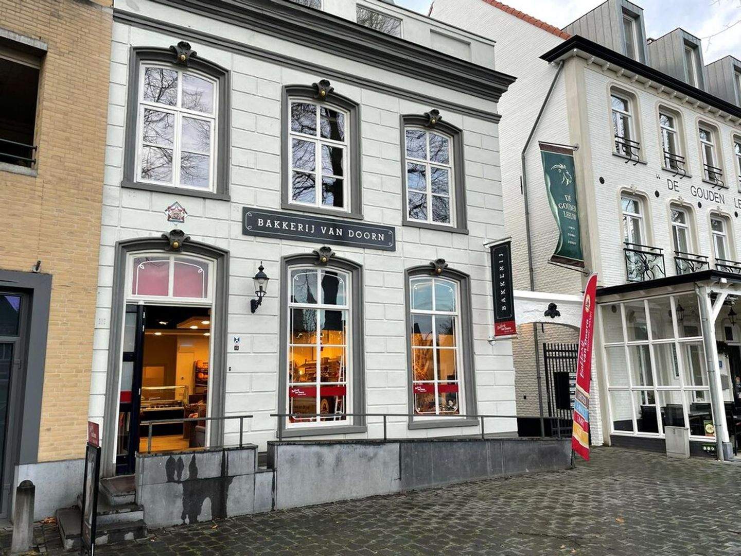Bild 1 von 12